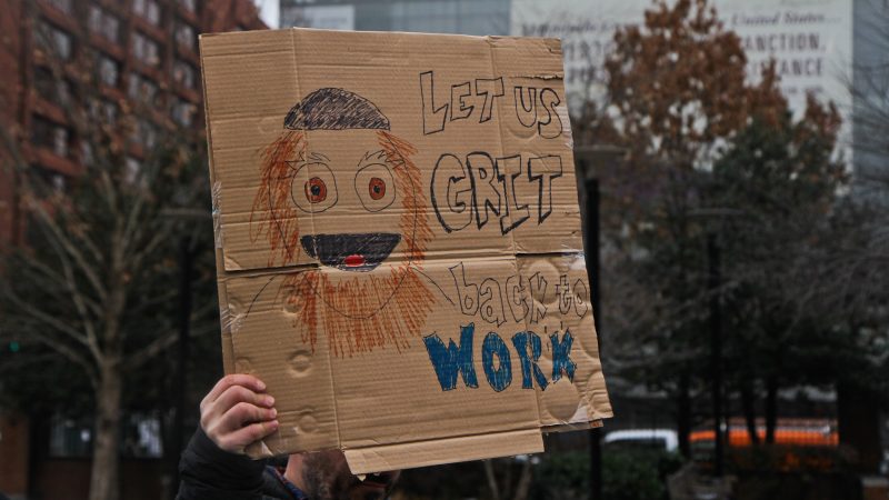 Federal government employees rally to call for an end to the shutdown on Independence Mall Tuesday. (Kimberly Paynter/WHYY)