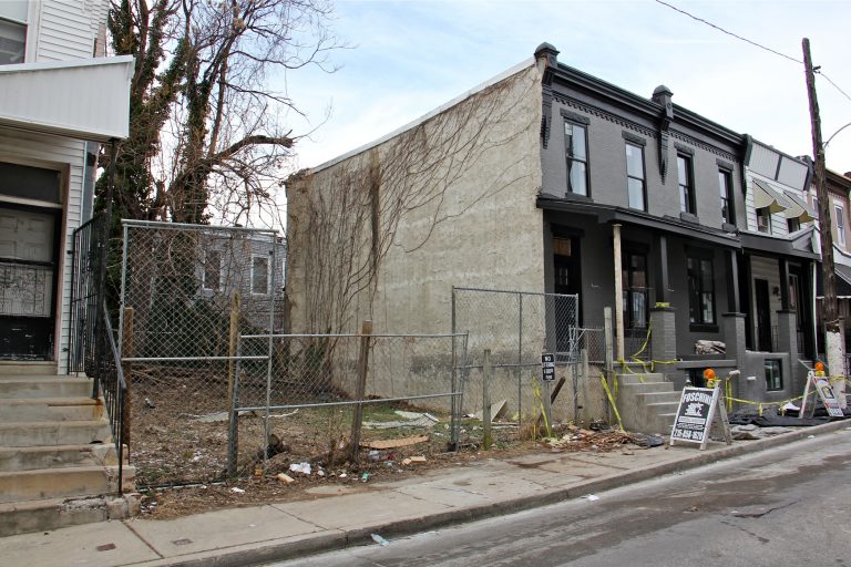 A Philadelphia judge purchased this row home at 1514 N. Hollywood Street and the two adjacent vacant lots from the city. (Emma Lee/WHYY)