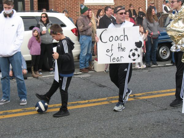 The soccer team trapped for 18 days in that Thailand cave got a shout out at the Hummers parade. (John Mussoni/WHYY)