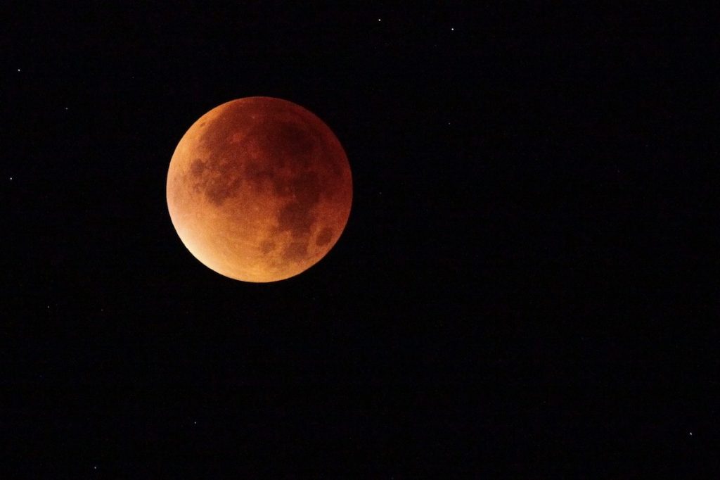 blood-moon-2428965_1280
