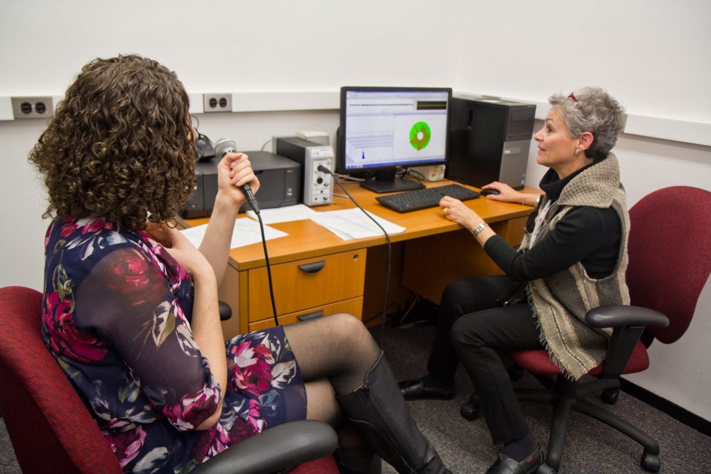 2019 02 18 kpaynter temple speech lab Ann Addis, Temple University clinical instructor and speech pathologist, (right) demonstrates how pitch is measured in the lab. (Kimberly Paynter/WHYY)