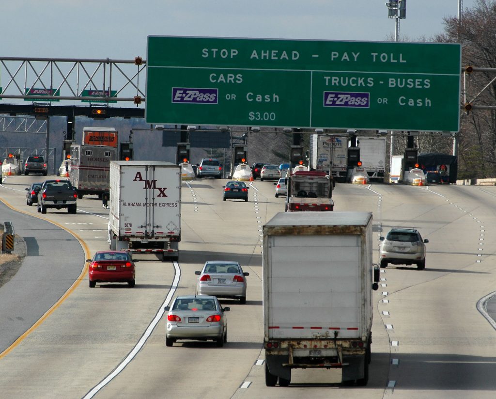 LEGISALTURE PREVIEW Vehicles arrive at the Delaware toll plaza