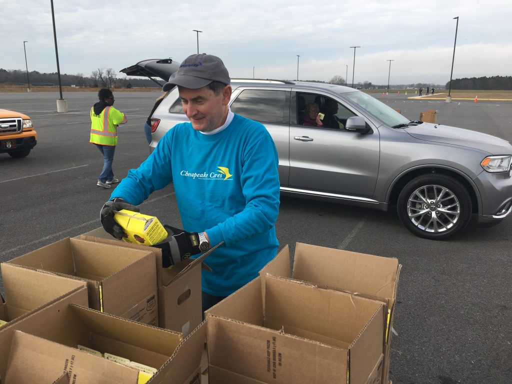 IMG_2963 Volunteers load food into cars at the Food Bank of Delaware’s mobile food pantry in Georgetown, Delaware on Friday. (Mark Eichmann/WHYY)
