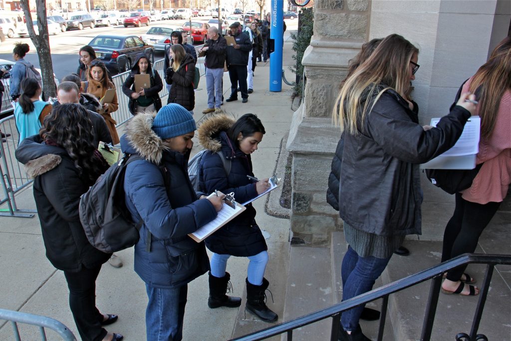 2019 03 27-e lee-philadelphia temple university-mumps vaccine clinic Students and faculty at Temple University line up outside Mitten Hall for free mumps vaccinations. The university scheduled two vaccination clinics after a mumps outbreak sickened more than 100. (Emma Lee/WHYY)