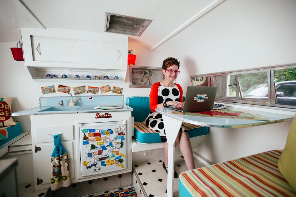 Mod Betty Retro Roadmap Serro Scotty Writing Interior