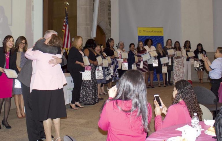 President of Finanta, Luis E. Mora Rechnitz congratulates the sixteen graduates for completing the six-week course. (Lilia Ayllón/ AL DÍA News)