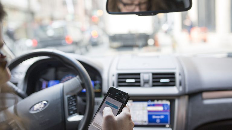 philadelphia-uber-driver-consults-her-phone-during-her-shift-jessica-kourkounis-for-whyy.original Philadelphia Uber driver consults her phone during a shift. (Jessica Kourkounis for WHYY)