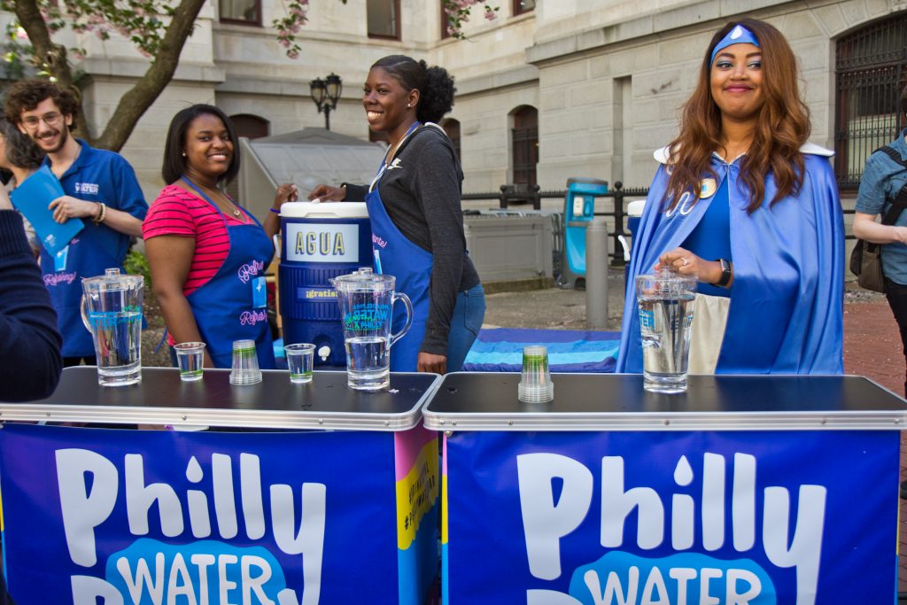 the-philadelphia-water-bar-will-be-open-at-city-hall-every-thursday-this-summer-kimberly-paynter-whyy.original The Philadelphia Water Bar will be open at City Hall every Thursday this summer. (Kimberly Paynter/WHYY)