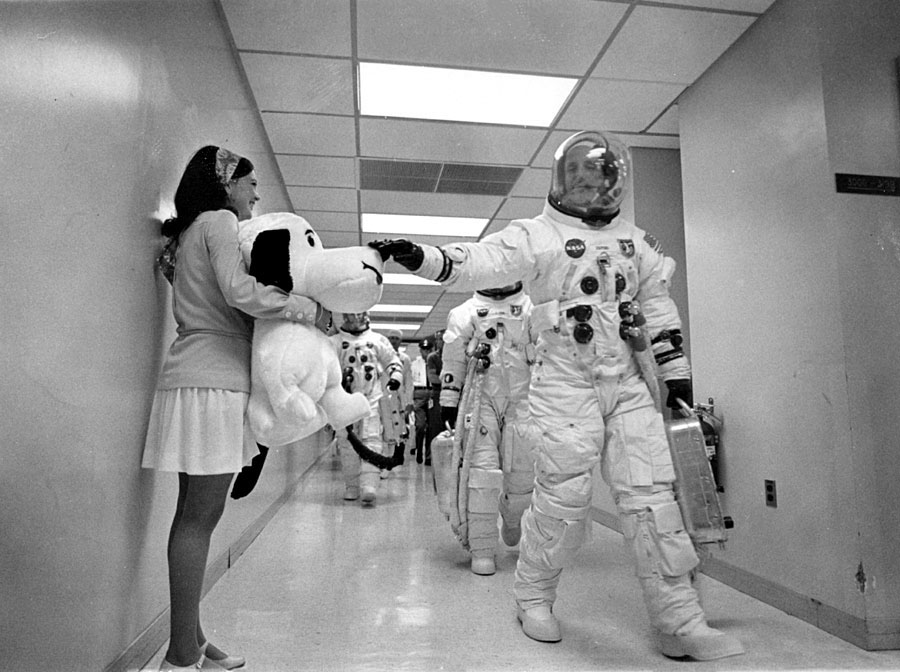 148438main_image_feature_apollo10_ys_full As the Apollo 10 crew walks along a corridor on the way to Launch Complex 39B, mission commander Thomas P. Stafford pats the nose of Snoopy, the mission's mascot, held by Jamye Flowers, astronaut Gordon Coopers' secretary. (NASA)