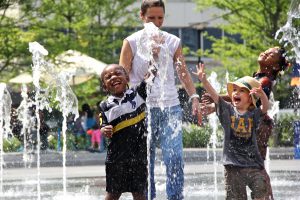Children play in the fountain at Dilworth ParK. (Emma Lee/WHYY)
