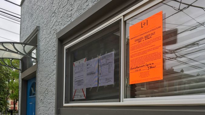 airbnbcodeviolation-fishtown-01crop A notice deems the property at 1365 Palmer St. 'imminently dangerous' (Michaela Winberg/Billy Penn)