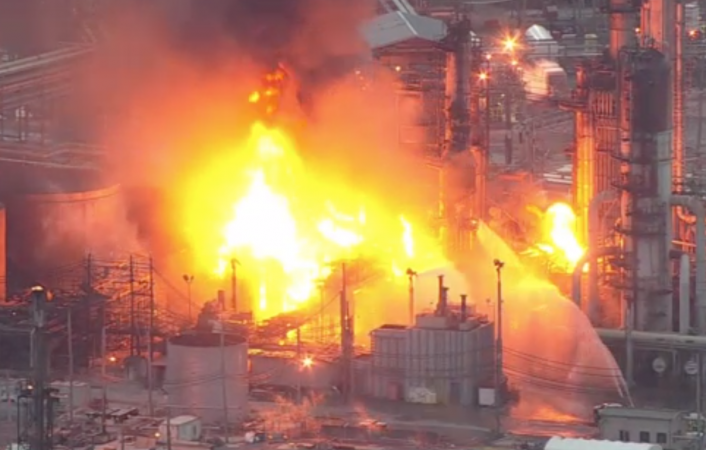 Refinery fire in South Philadelphia Friday morning, June 21, 2019 (NBC Philadelphia)