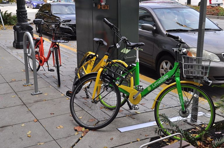 The city plans to distribute only two licenses and each business will be limited to 1,200 bikes. (Joe Mabel/PlanPhilly)