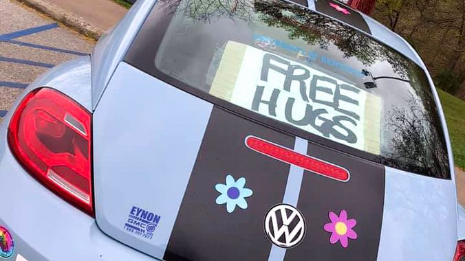 momhugs-carpride (Facebook/Free Mom Hugs PA)