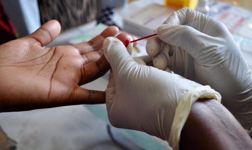 Drawing blood to test for HIV. Drawing blood to test for HIV. (Kim Cloete/PopArt Study)