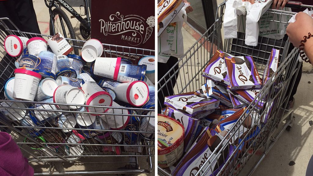 rittenhousemarket-giveaway Shopping carts filled with free frozen treats outside Rittenhouse Market on Saturday. (Courtesy of Colette Alexandre)