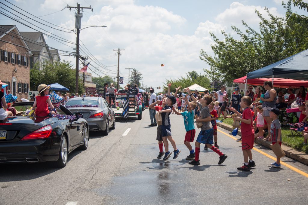 07 04 2019 -e cohen – marple newtown 4th of july parade – delaware county-19 Kids vie for candy that’s thrown by parade marchers at the annual Marple Newtown Fourth of July Parade. (Emily Cohen for WHYY)