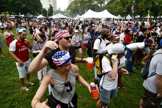 Thousands enjoyed the festivities on the Parkway for the 2019 Welcome America festival. (Bastiaan Slabbers for WHYY)