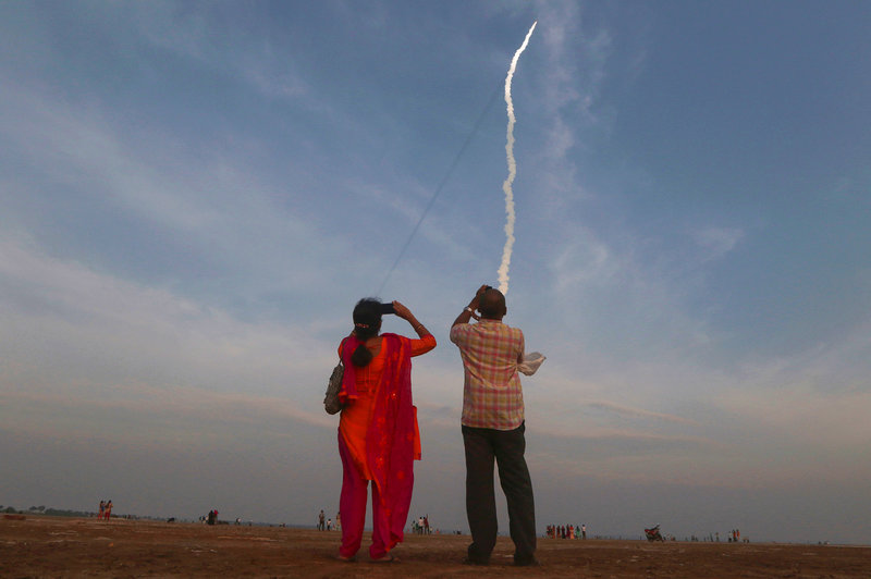 ap_18318471246095-3_custom-d9bba7045e5dc344e7bba0b431cef800d35268e5-s800-c85 An Indian heavy rocket lifts off from Satish Dhawan Space Centre in Sriharikota. The same site will launch India's latest lunar mission, Chandrayaan-2, early next week. (R. Parthibhan/AP Photo)
