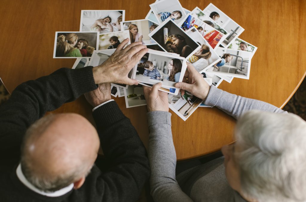 Researchers are hoping to learn how to effectively convey information about people’s risk for developing Alzheimer’s disease, a dementia still without a cure. Researchers are hoping to learn how to effectively convey information about people's risk for developing Alzheimer's disease, a dementia still without a cure. (Thanasis Zovoilis/Getty Images)