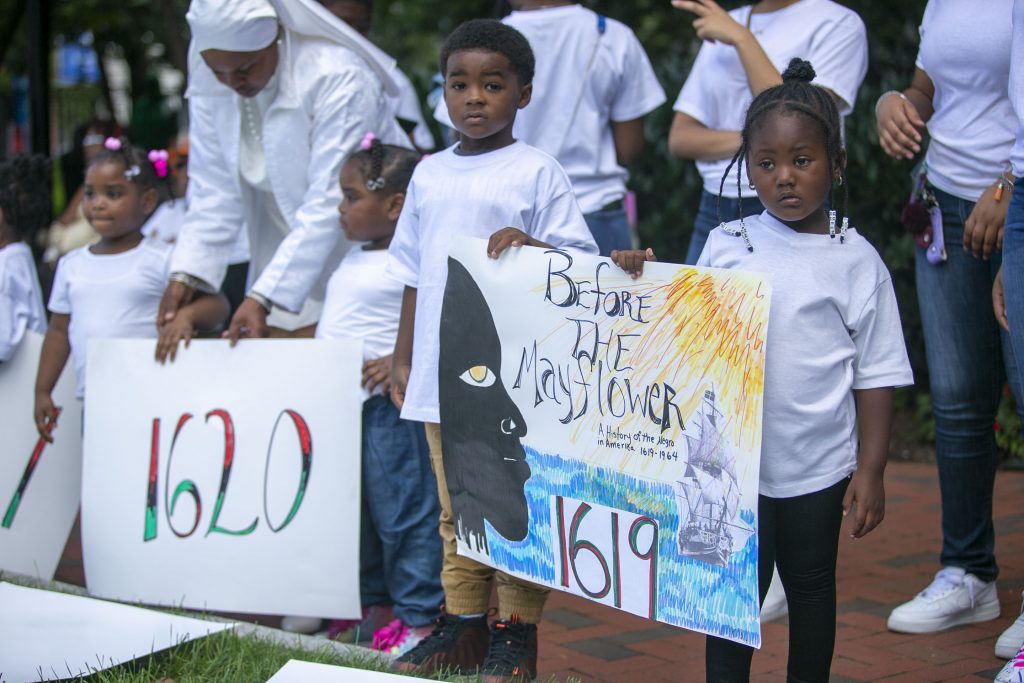 5E6A8544 Hundreds gather at the President’s House on Independence Mall to commemorate the 400th anniversary of the first arrival of enslaved Africans. (Miguel Martinez for WHYY)
