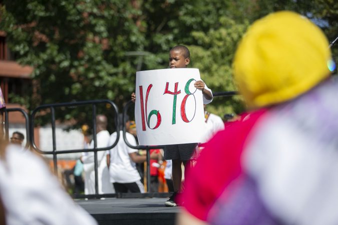 Hundreds gather at the President’s House on Independence Mall to commemorate the 400th anniversary of the first arrival of enslaved Africans. (Miguel Martinez for WHYY)