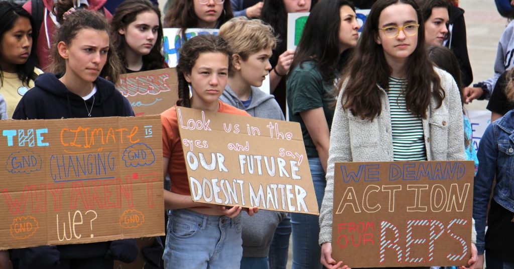 2019-05-03-e-lee-philadelphia-thomas-paine-plaza-philly-climate-strike-2-e1556907516125-1920×1003 Philadelphia students cut class on Friday, May 3, 2019 to participate in a rally at Thomas Paine Plaza to protest inaction on climate change issues. (Emma Lee/WHYY)