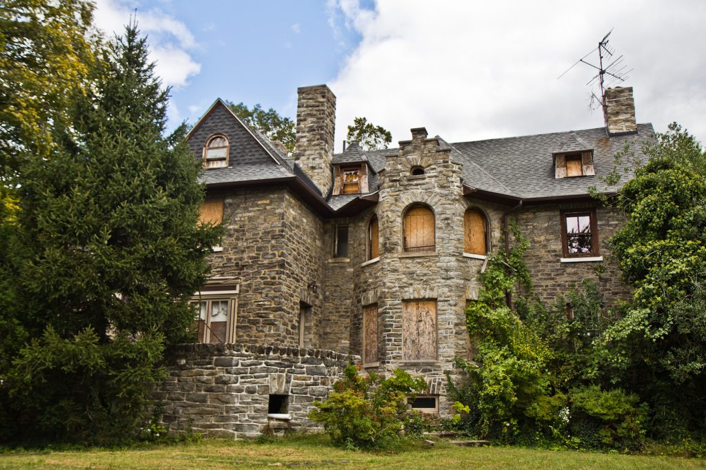 2019 09 24 kpaynter overbrook historic homes-11 A historic home in need of repair on Upland Way in Overbrook