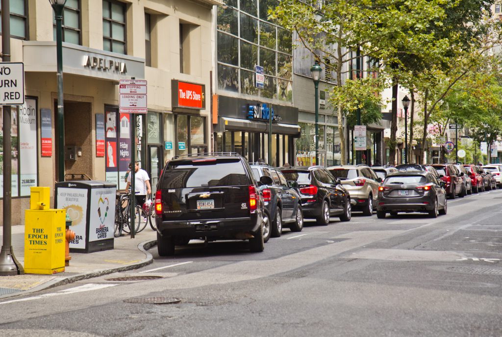 2019 09 5 kpaynter conjestion on chestnut 1200 block Cars double parked on the 1200 block of Chestnut St. (Kimberly Paynter/WHYY)