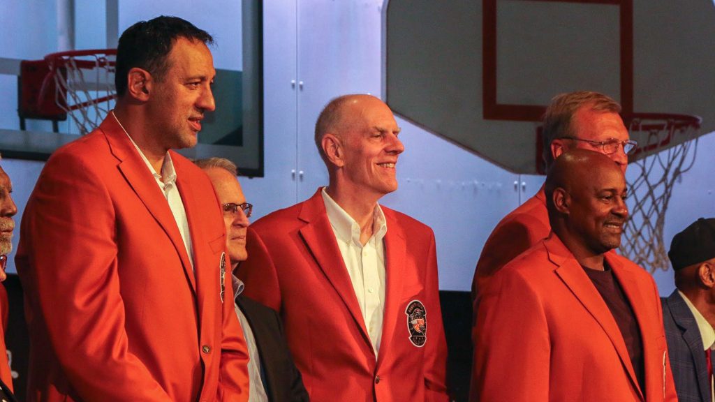 bobbyjones-sixersbasketballhof-01crop Retired Sixer Bobby Jones (center) at the jacket ceremony for his Hall of Fame induction CAM SMITH / FOR BILLY PENN