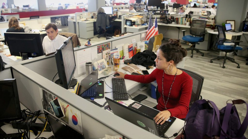 jeseniademoyacorrea-inquirerspanish Jesenia De Moya Correa in the Inquirer newsroom (Courtesy Philadelphia Inquirer)