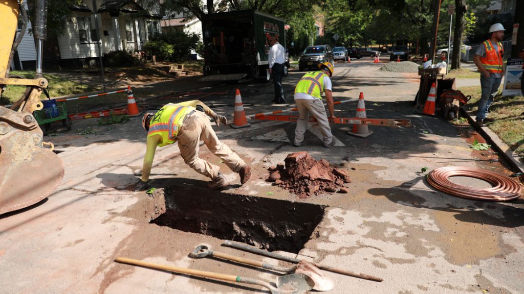Lead-service-line-replacement Replacing lead service lines in Newark.(Governor's Office)