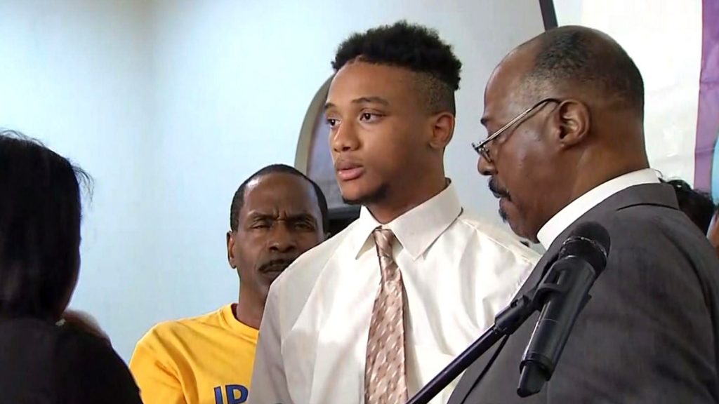 Michael+White+Rittenhouse+Stabbing+Suspect+Surrender+2 Michael White speaks with family before turning himself over to police in the stabbing death of a real estate developer in the city's Rittenhouse section. (NBC10)