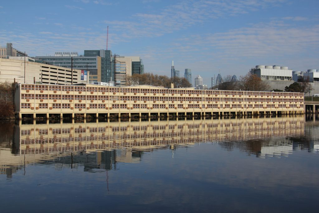 2019 11 25-e lee-philadelphia 600 university avenue-mid century modern motel A mid-century modern motel at 600 University Avenue on the Banks of the Schuylkill River. (Emma Lee/WHYY)