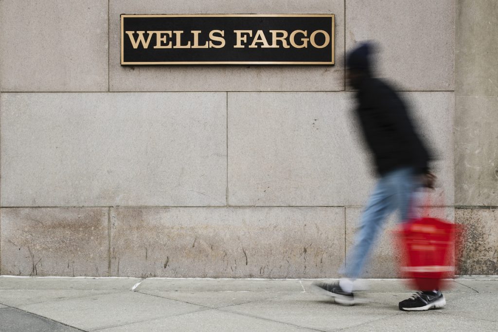 Earns Wells Fargo This Nov. 29, 2018, photo shows a Wells Fargo bank location in Philadelphia. (Matt Rourke/AP Photo)