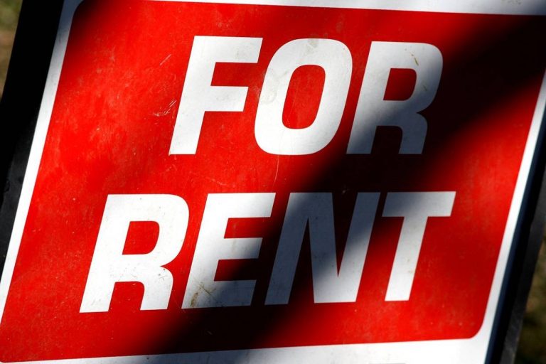 a sign says for rent