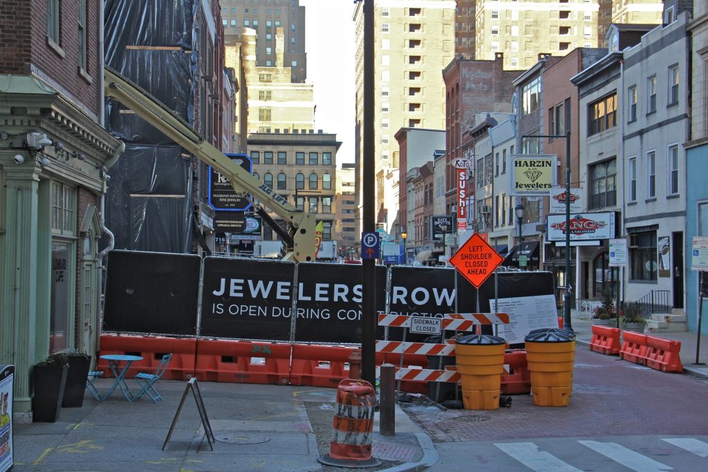 2020 01 22-e lee-philadelphia jewelers row-condo tower construction Jewelers Row in the 700 block of Sansom Street as a demolition crew makes way for a new condo tower on Jan. 22, 2020. (Emma Lee/WHYY)