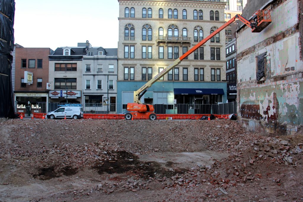 2020 01 22-e lee-philadelphia jewelers row-condo tower construction The site at 702 Sansom Street