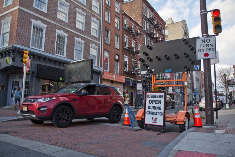 A water main break in Old City has shut down 3rd and Arch Streets and all of 3rd Street to Market Street. Confused motorists were forced to turn around on one-way streets. (Kimberly Paynter/WHYY)