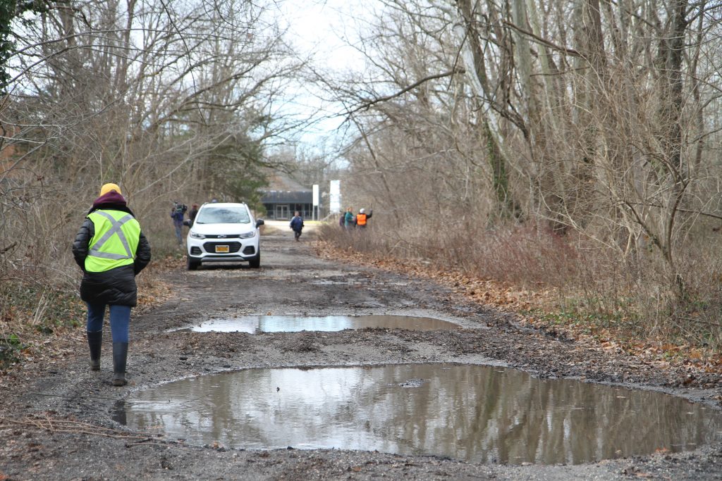 IMG_1403 A group of 12 volunteers search for trails in a wooded area a quarter of a mile from Bridgeton City Park where 5-year-old Dulce Maria Alavez was last seen on Sept. 16, 2019. (Ximena Conde/WHYY)