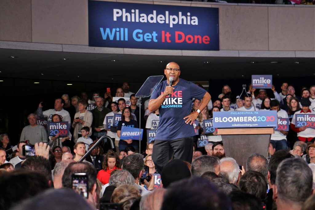 2020 02 04-e lee-michael nutter-philadelphia national constitution center-bloomberg rally Former Philadelphia Mayor Michael Nutter warms up the crowd at the National Constitution Center for Democratic Presidential candidate Michael Bloomberg. (Emma Lee/WHYY)