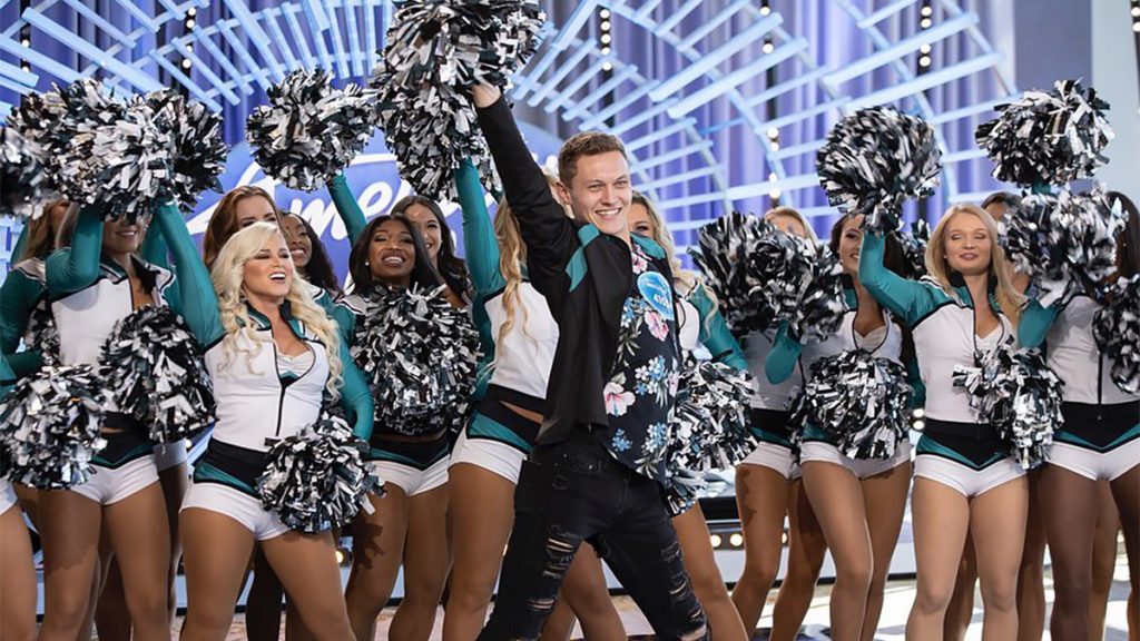 kyletanguay-eaglescheerleader-americanidol Kyle Tanguay and his Eagles cheer squad on the American Idol audition setINSTAGRAM / @KYLETANGUAY