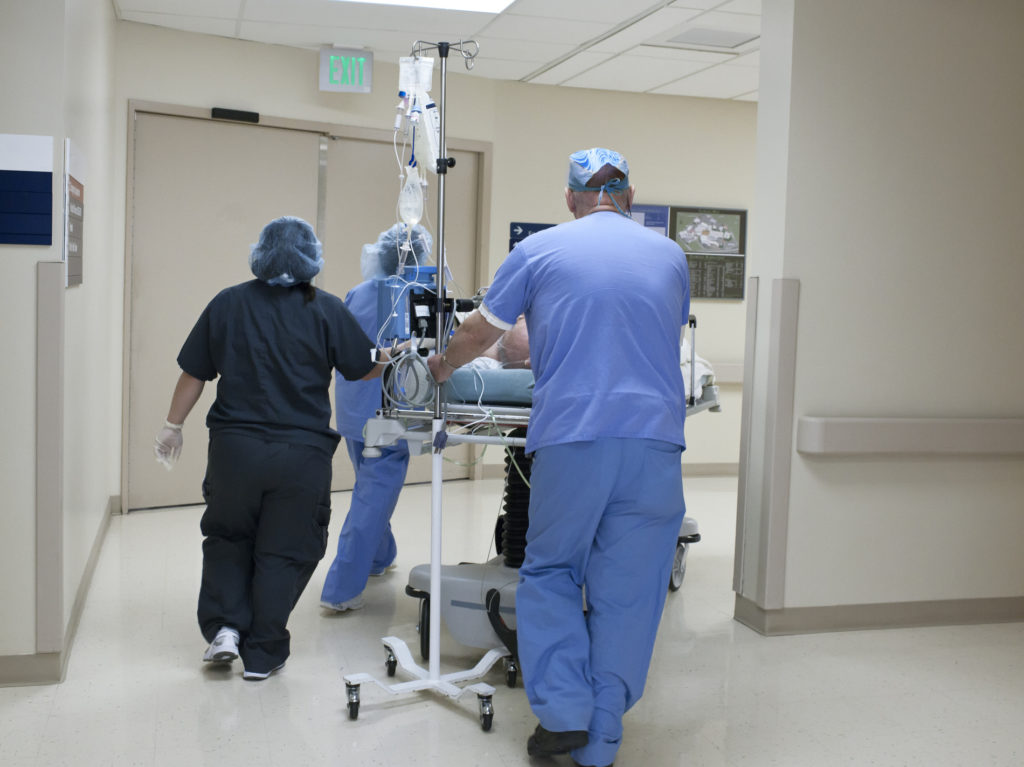 There's a growing need for volunteer doctors to help treat patients infected with coronavirus. (Reza Estakhrian/Getty Images)