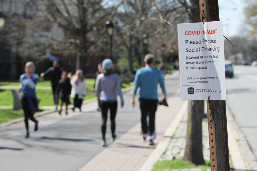 2020 04 02-e lee-philadelphia fairmount park-social distancing–6 Signs posted along Philadelphia's Schuylkill River Trail caution users to keep six feet away from others to prevent the spread of COVID-19. (Emma Lee/WHYY)