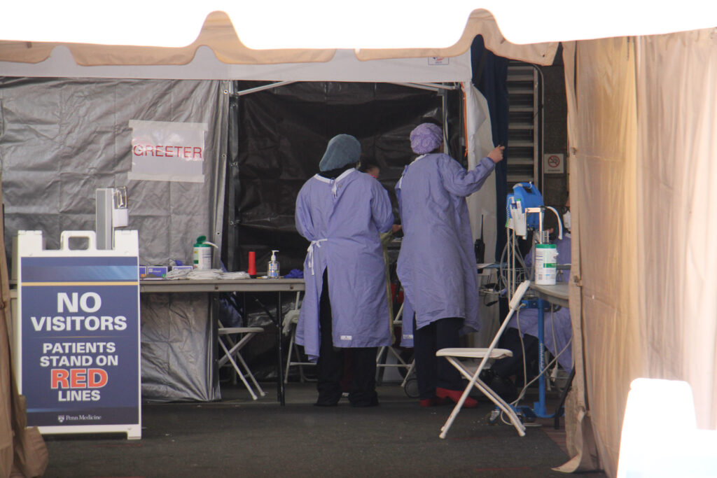 2020 04 02-e lee-philadelphia hospital of the university of pennsylvania-coronavirus prep-2 A tent outside the the emergency room at the University of Pennsylvania allows patients to be screened for COVID-19 before they enter the building. (Emma Lee/WHYY)