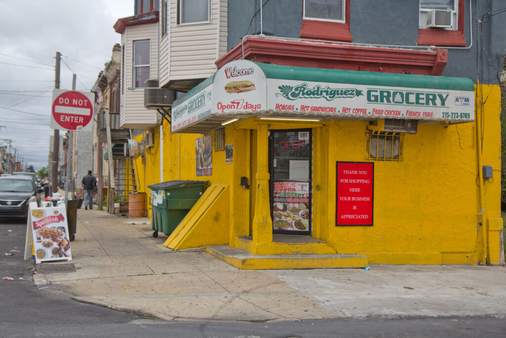 Rodriguez Grocery at 9th and Cumberland Streets in Philadelphia. (Kimberly Paynter/WHYY)