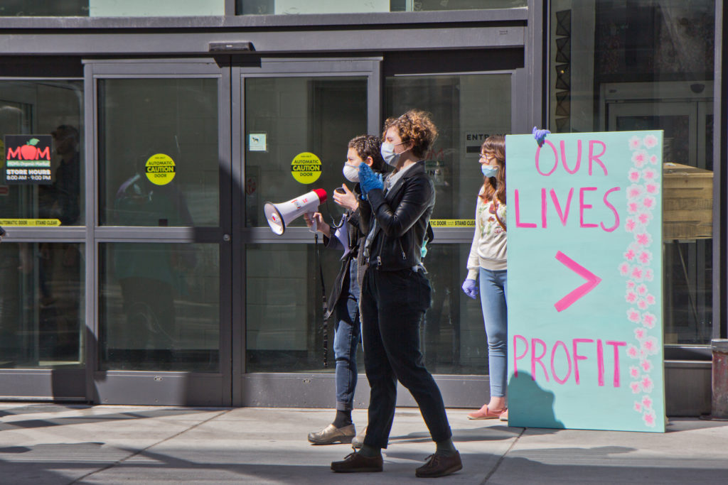 2020 4 6 k paynter mom’s protest-7 Employees at MOM’s Organic Market in Center City Philadelphia say their concerns about sanitation have been ignored.(Kimberly Paynter/WHYY)