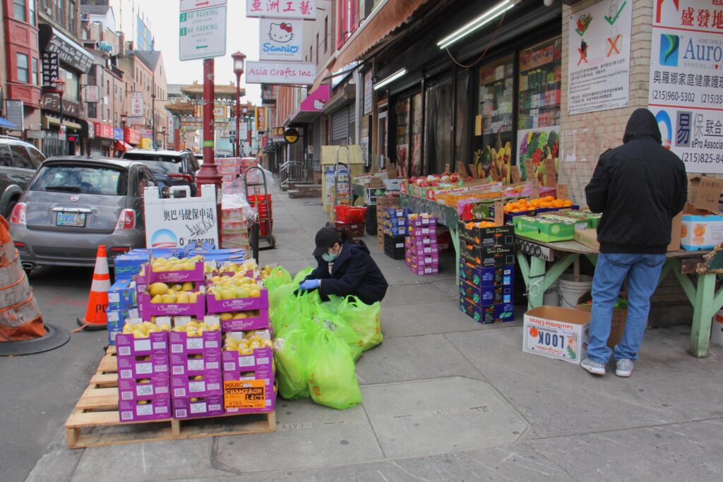 202004 02-e lee-philadelphia chinatown-produce market A produce market at 10th and Cherry streets is one of the few businesses still open in Chinatown. (Emma Lee/WHYY)