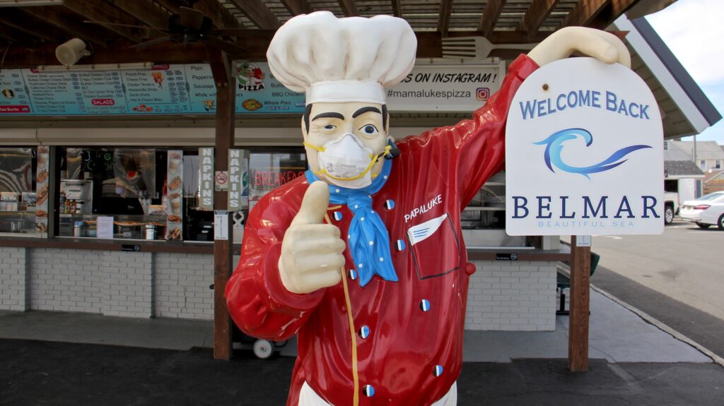 2020 05 20-e lee-belmar nj mammalukes pizza-jersey shore reopening A figure in front of Mamalukes Pizza on Ocean Avenue in Belmar wears a protective mask. (Emma Lee/WHYY)