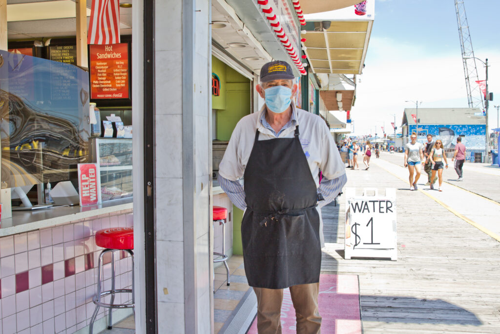 2020 5 23 8 k paynter wildwood memorial day-15 Mike Madaf has owned the White Dolphin for 30 years, and he said he’s never seen business so slow. (Kimberly Paynter/WHYY)